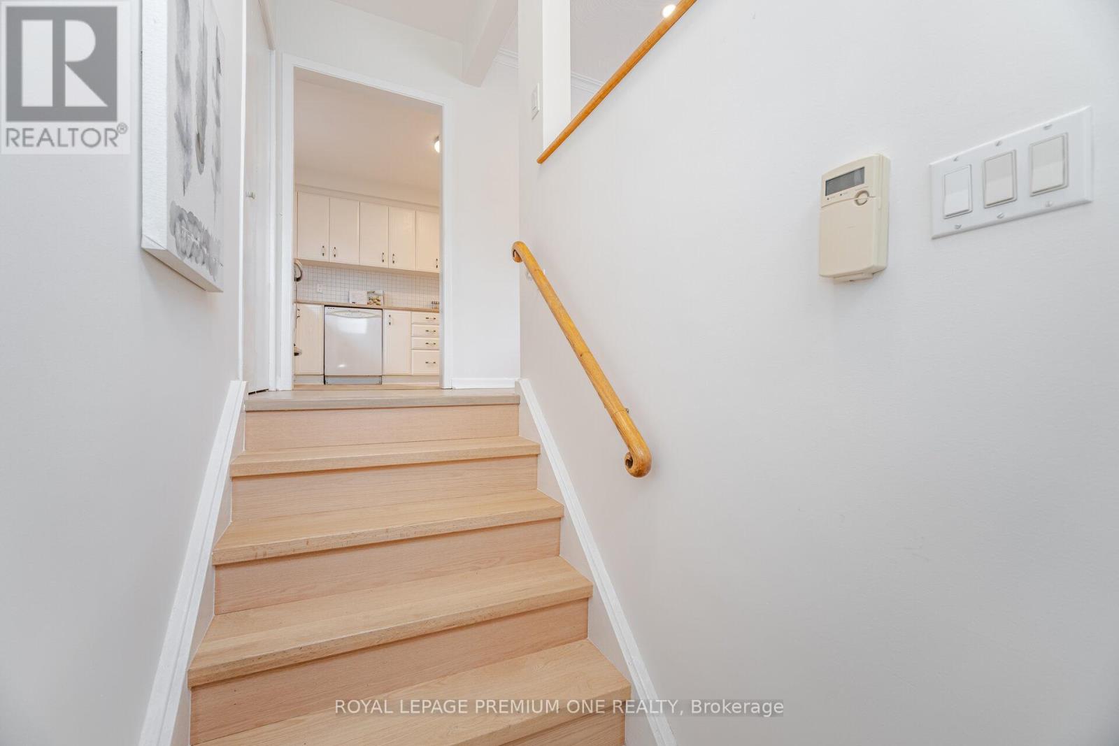 Photo 13 of 16 Reiber Crescent S, Toronto ON