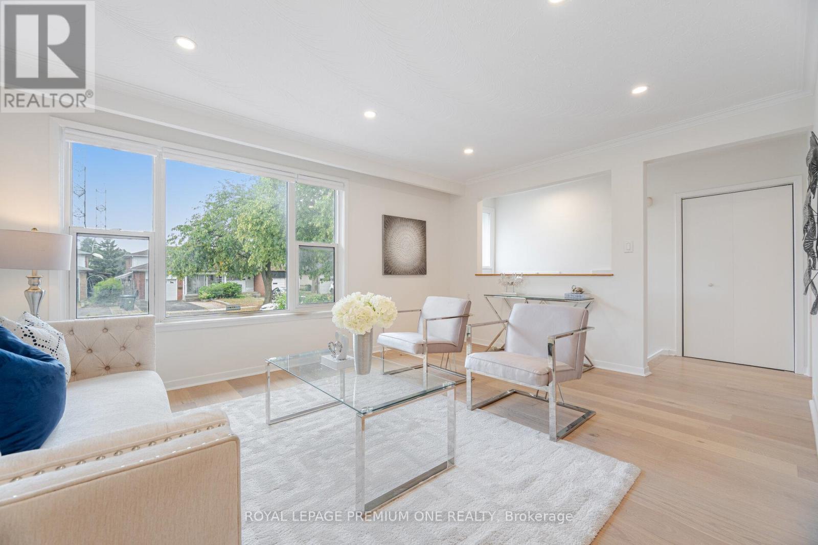 Photo 44 of 16 Reiber Crescent S, Toronto ON