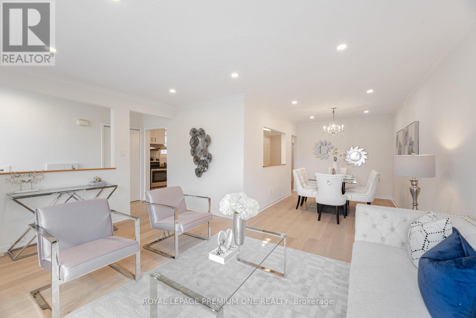 Photo 17 of 16 Reiber Crescent S, Toronto ON