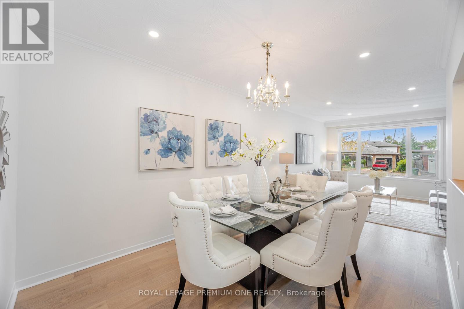 Photo 8 of 16 Reiber Crescent S, Toronto ON