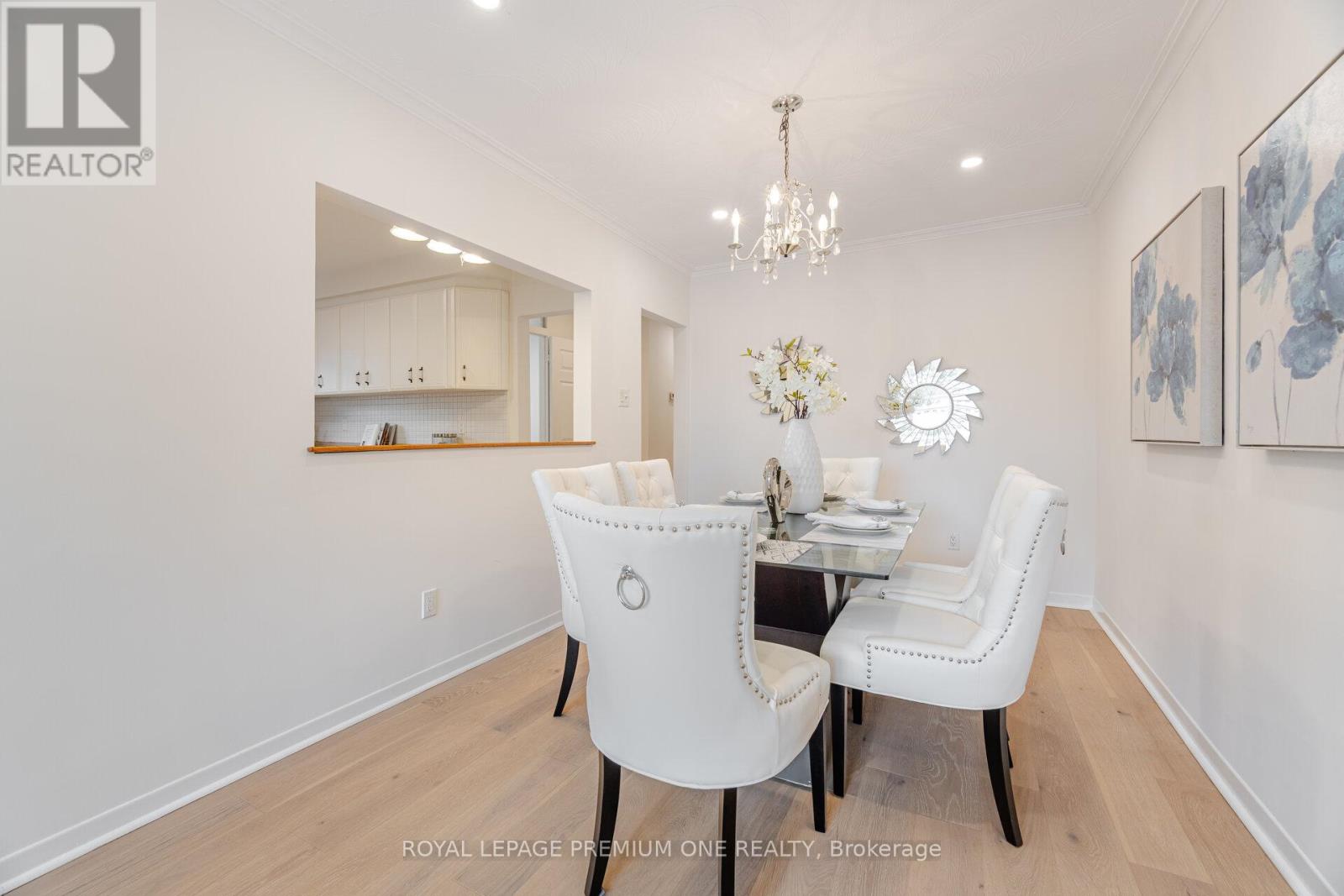 Photo 9 of 16 Reiber Crescent S, Toronto ON
