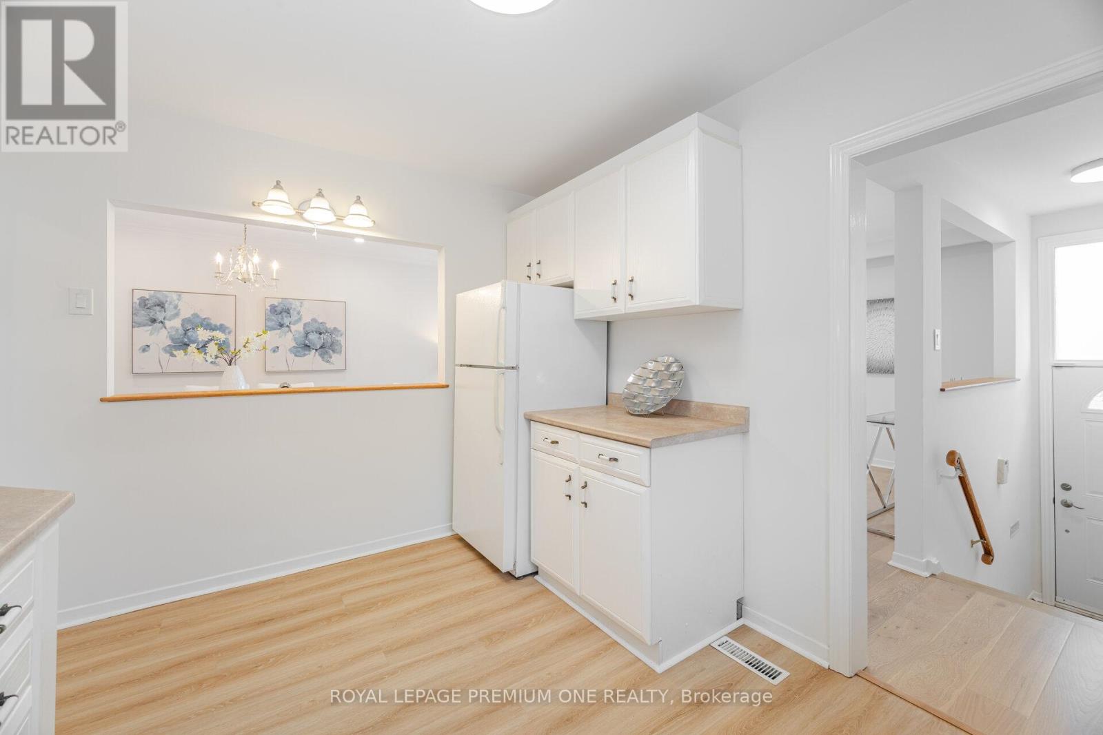 Photo 26 of 16 Reiber Crescent S, Toronto ON