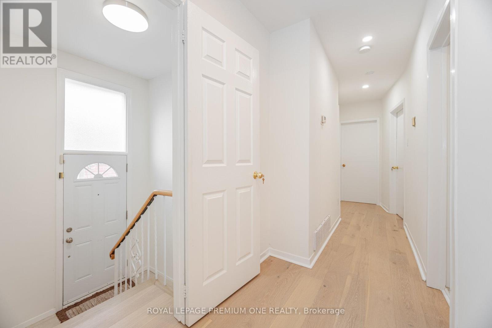 Photo 37 of 16 Reiber Crescent S, Toronto ON