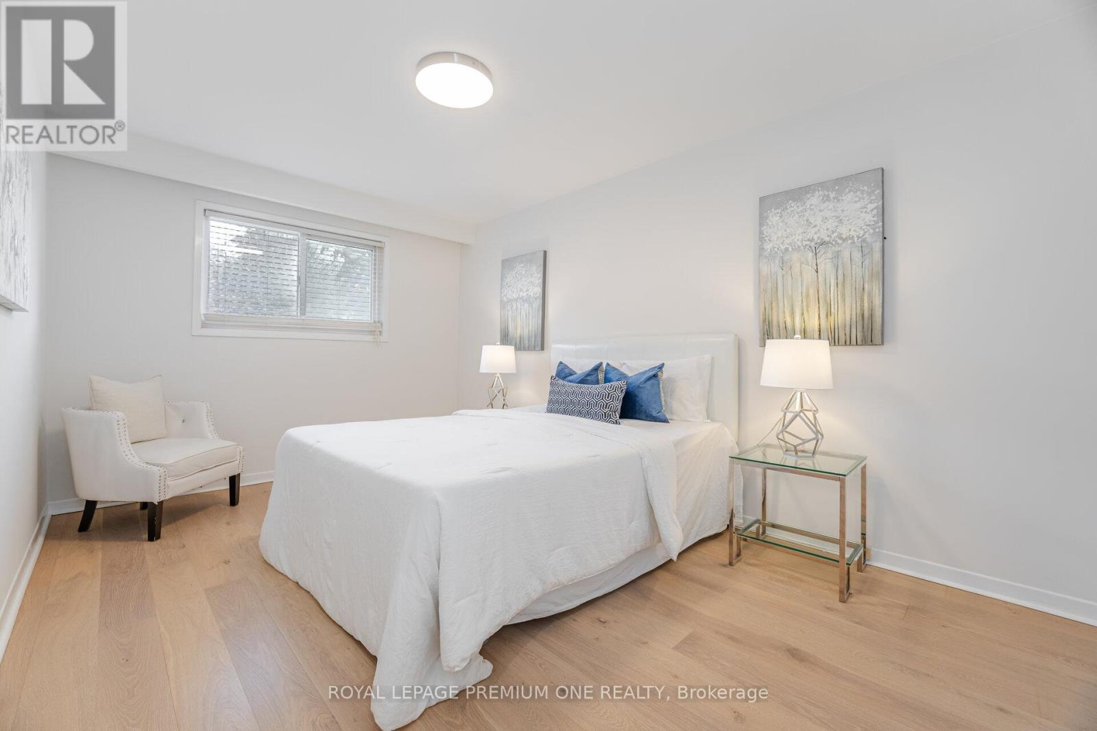 Photo 5 of 16 Reiber Crescent S, Toronto ON