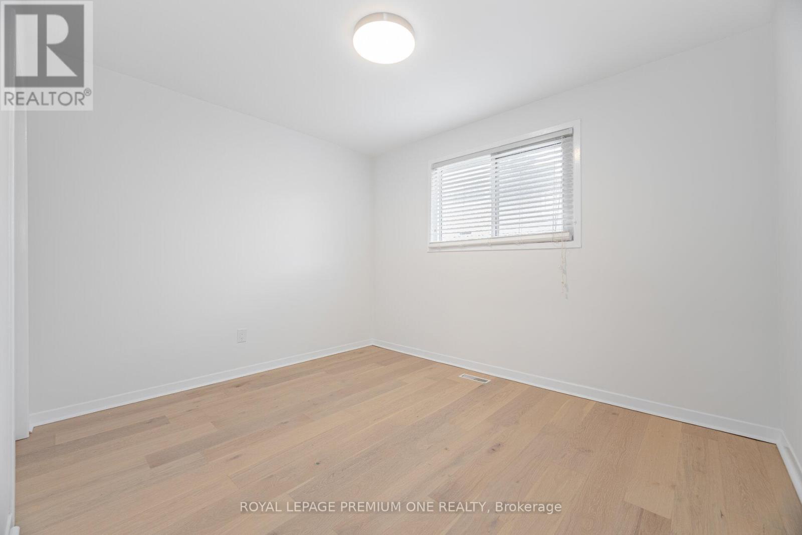 Photo 12 of 16 Reiber Crescent S, Toronto ON