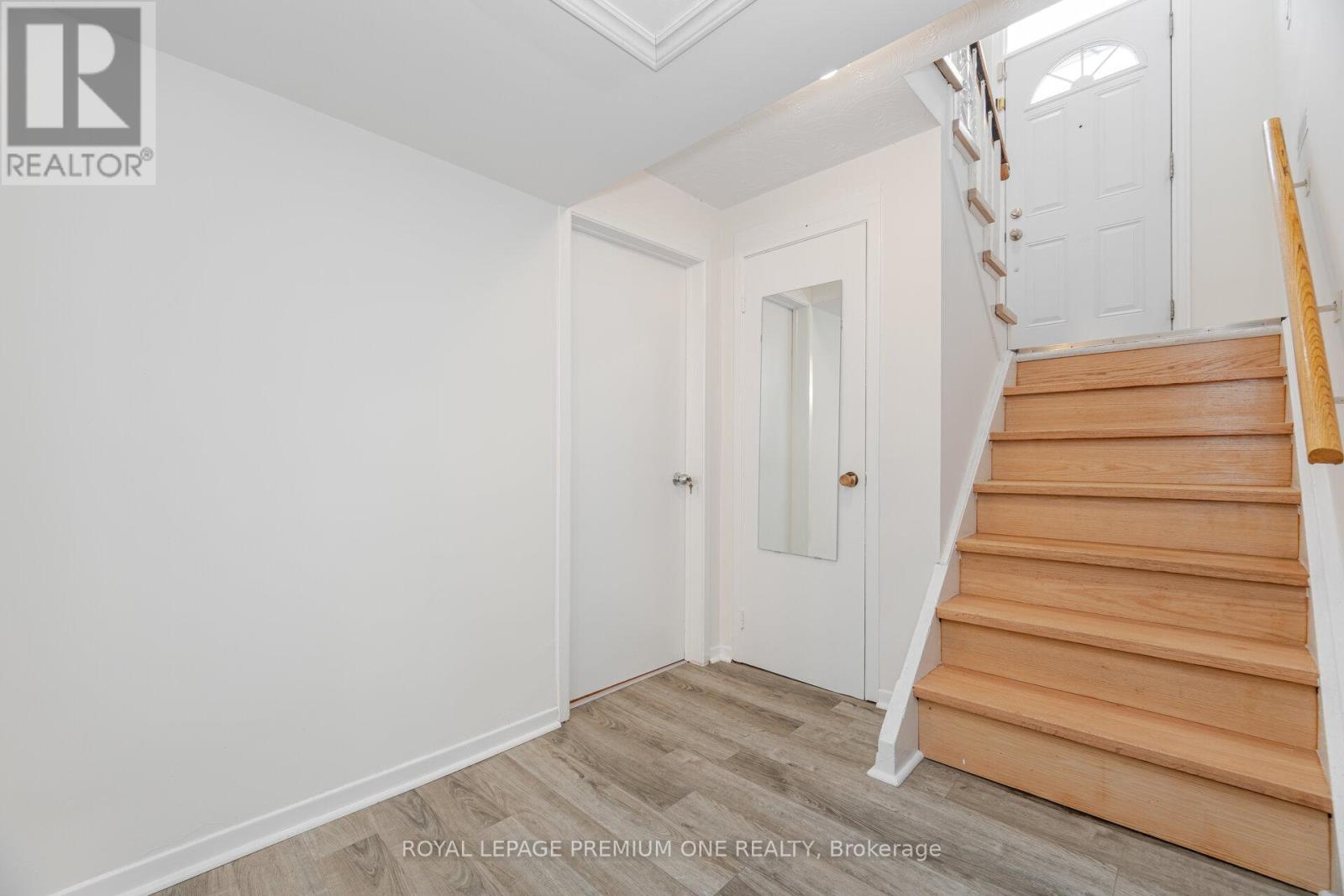 Photo 31 of 16 Reiber Crescent S, Toronto ON