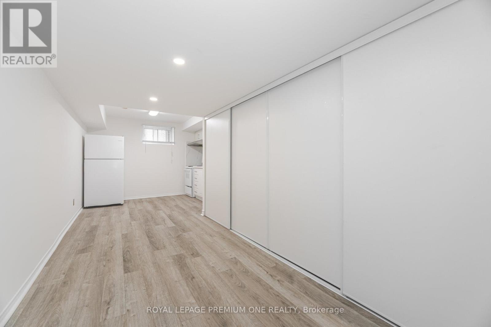 Photo 45 of 16 Reiber Crescent S, Toronto ON