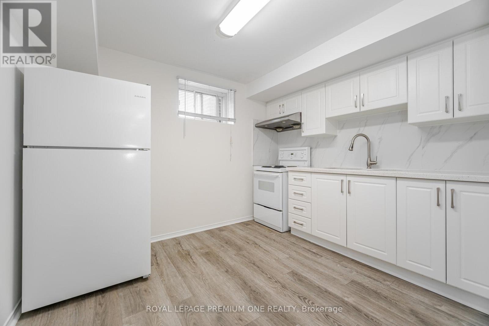 Photo 10 of 16 Reiber Crescent S, Toronto ON