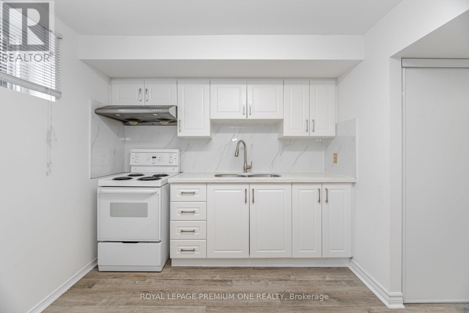 Photo 30 of 16 Reiber Crescent S, Toronto ON