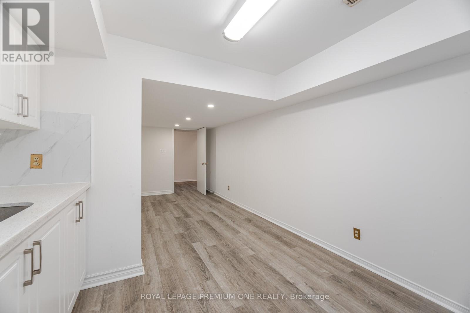 Photo 46 of 16 Reiber Crescent S, Toronto ON