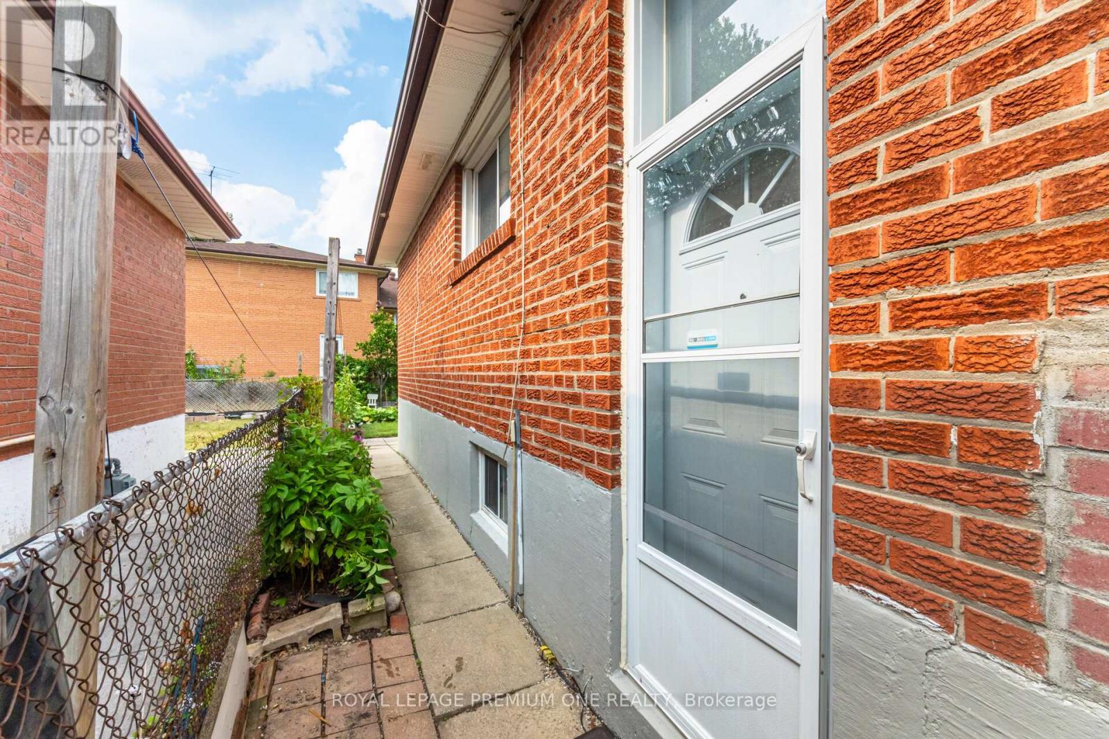 Photo 42 of 16 Reiber Crescent S, Toronto ON