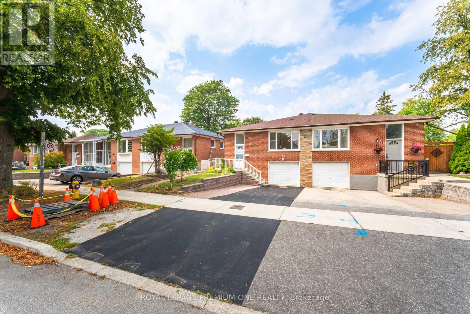 Photo 21 of 16 Reiber Crescent S, Toronto ON