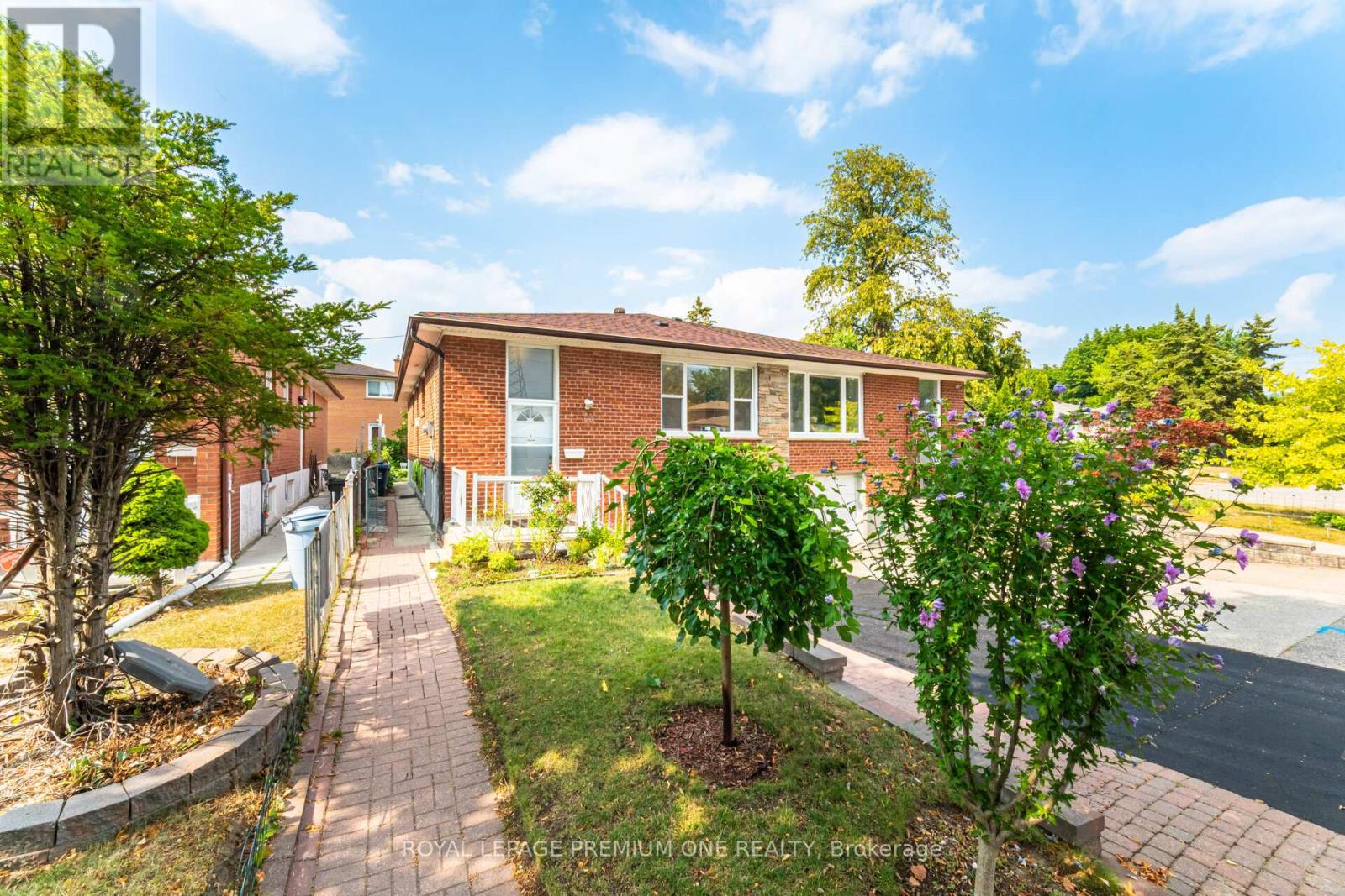 Photo 7 of 16 Reiber Crescent S, Toronto ON