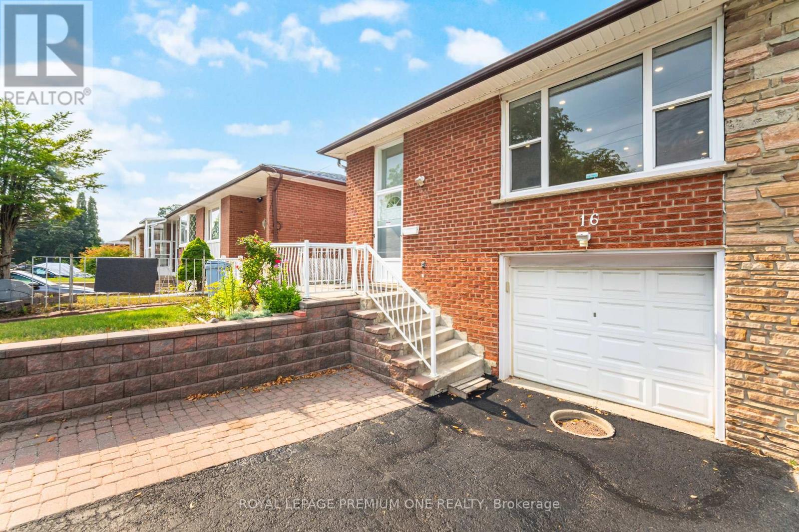 Photo 22 of 16 Reiber Crescent S, Toronto ON