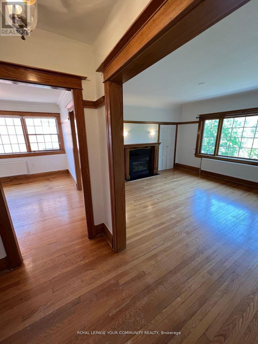 Photo 2 of 3 162 Glen Road, Toronto ON