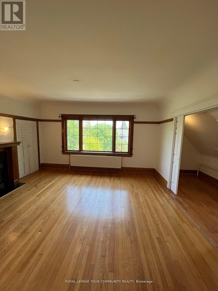 Photo 4 of 3 162 Glen Road, Toronto ON