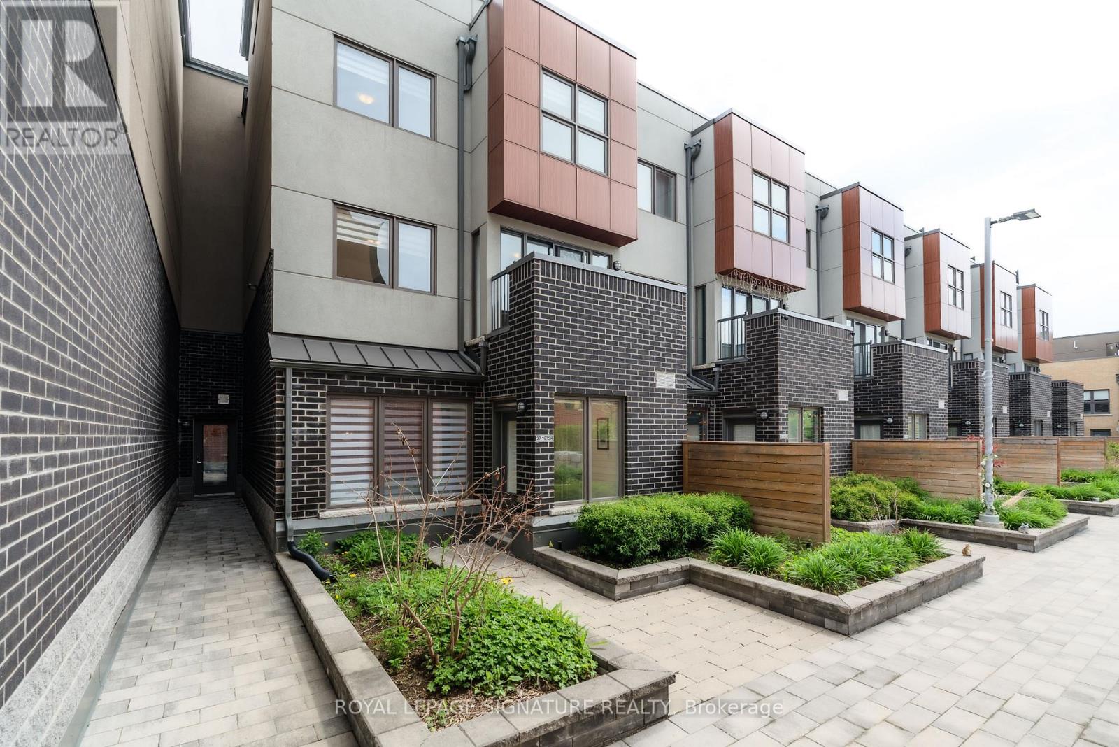 Photo 1 of 27 1972 Victoria Park Avenue, Toronto ON