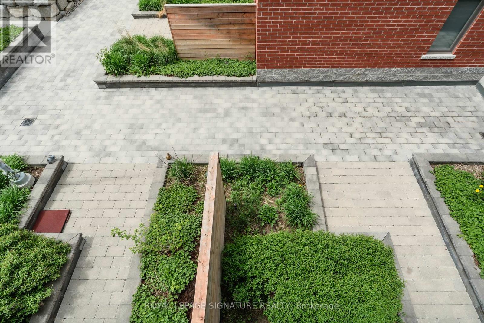 Photo 28 of 27 1972 Victoria Park Avenue, Toronto ON