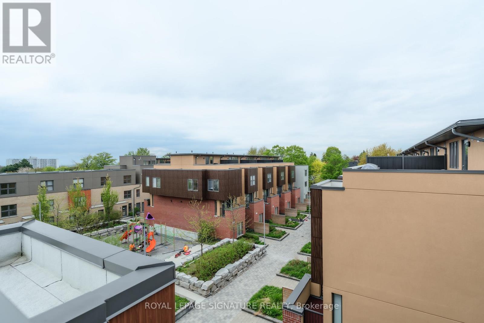Photo 31 of 27 1972 Victoria Park Avenue, Toronto ON