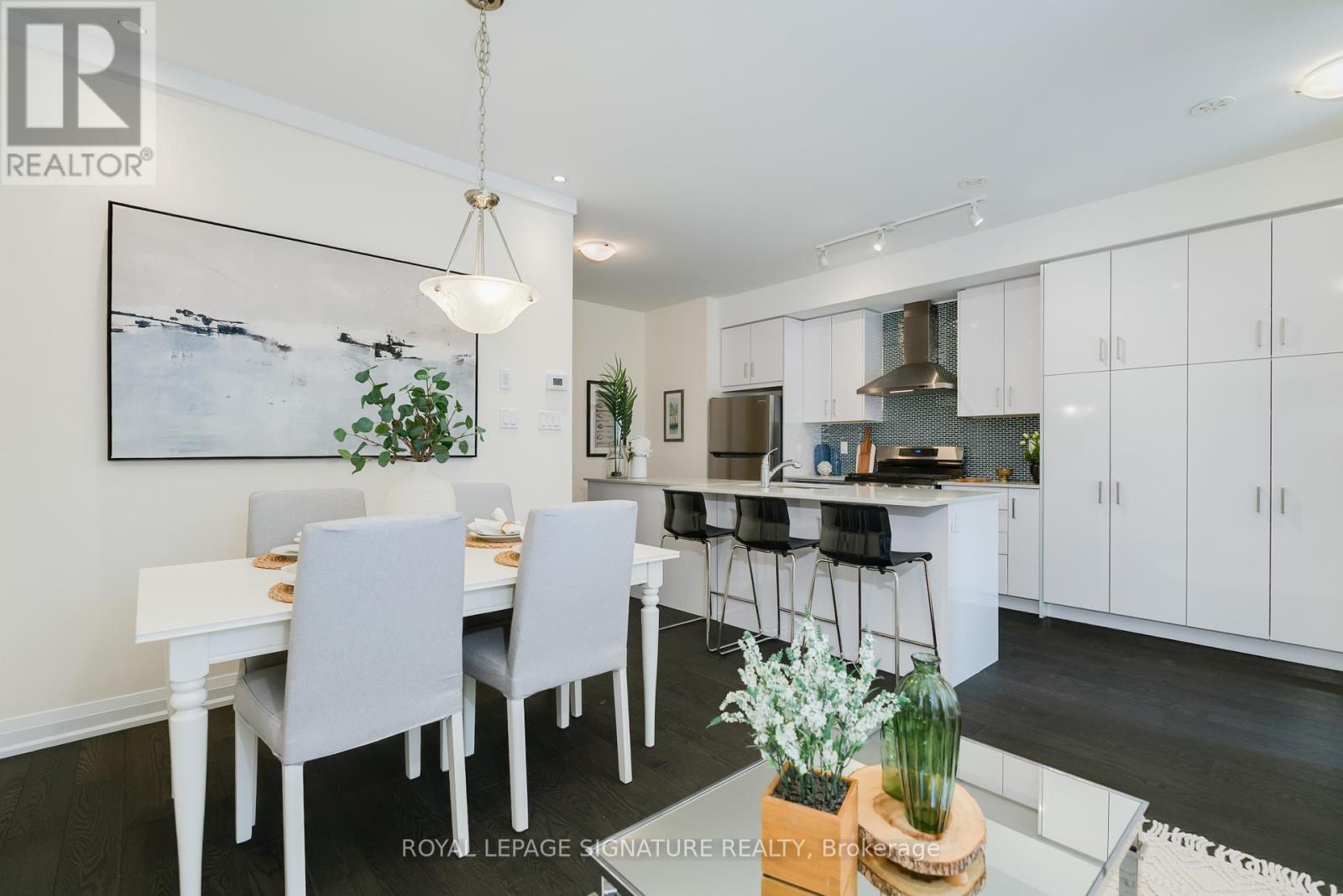 Photo 4 of 27 1972 Victoria Park Avenue, Toronto ON