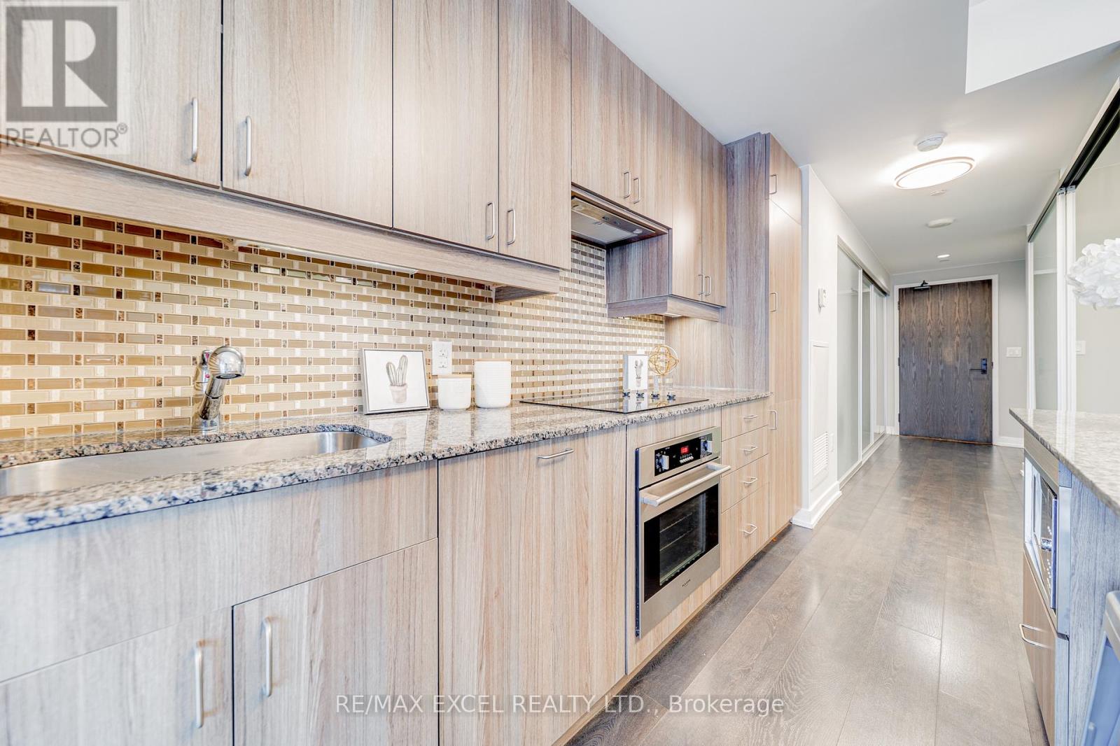 Photo 11 of 1705 426 University Avenue, Toronto ON