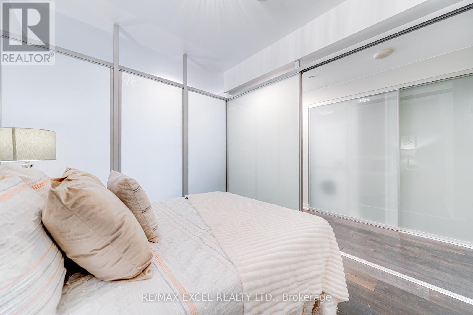 Photo 18 of 1705 426 University Avenue, Toronto ON