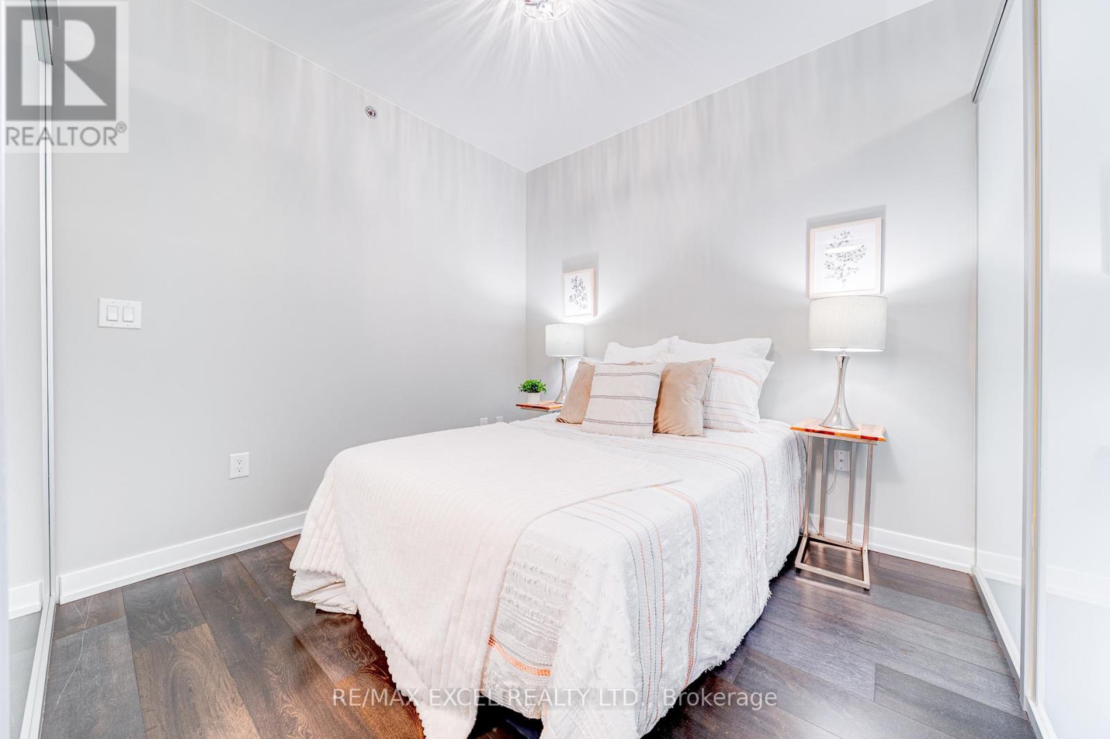 Photo 12 of 1705 426 University Avenue, Toronto ON