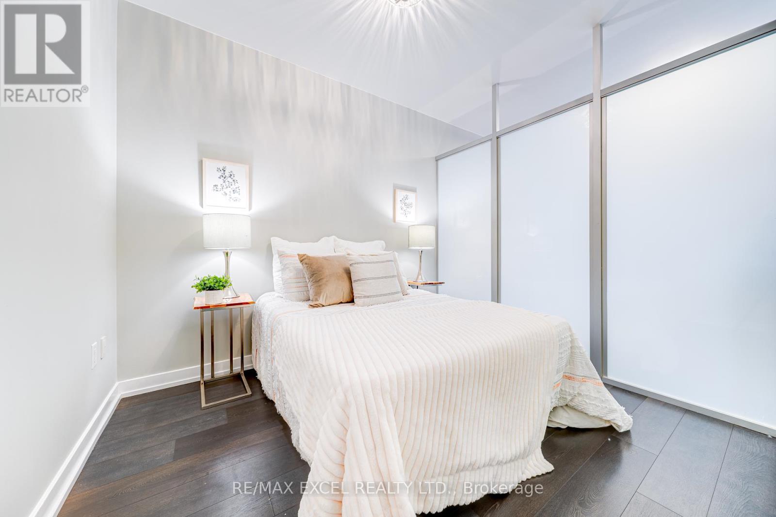 Photo 10 of 1705 426 University Avenue, Toronto ON