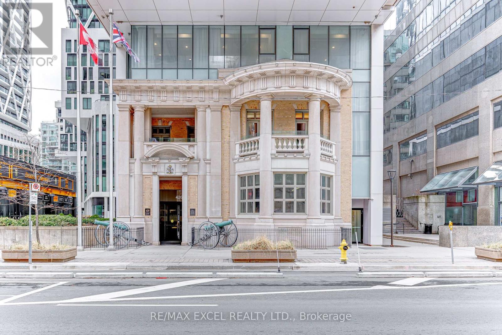 Photo 4 of 1705 426 University Avenue, Toronto ON