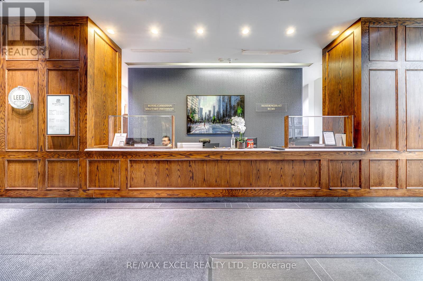 Photo 2 of 1705 426 University Avenue, Toronto ON
