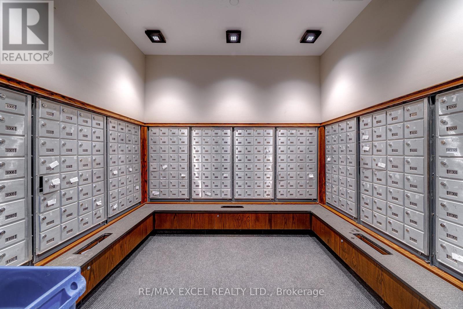 Photo 6 of 1705 426 University Avenue, Toronto ON