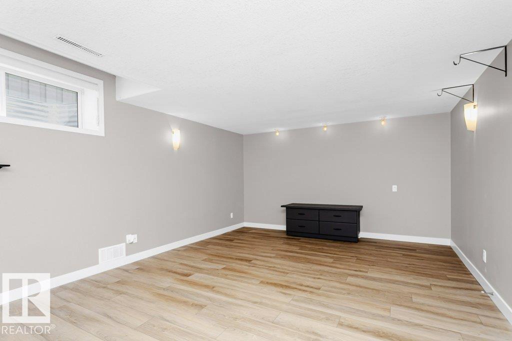 Photo 45 of 935 Heacock Rd Nw, Edmonton AB