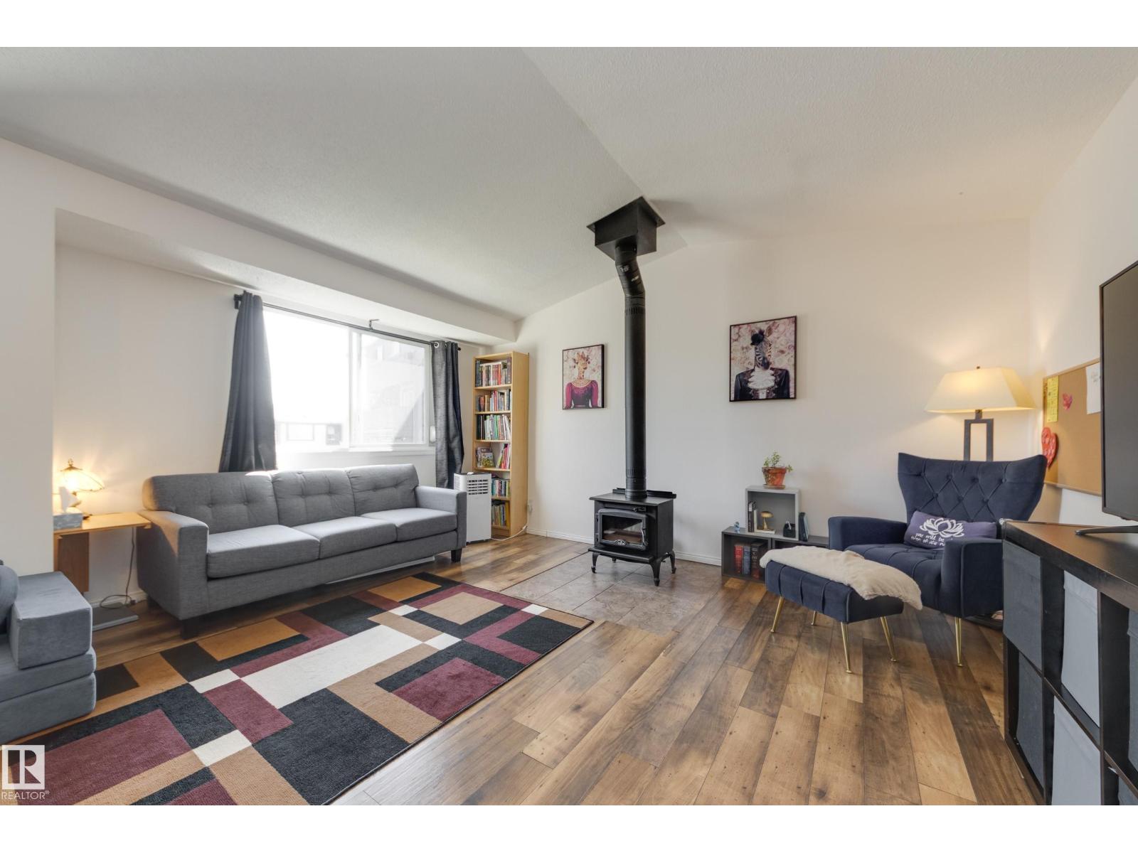 Photo 17 of 1522 69 St Nw, Edmonton AB