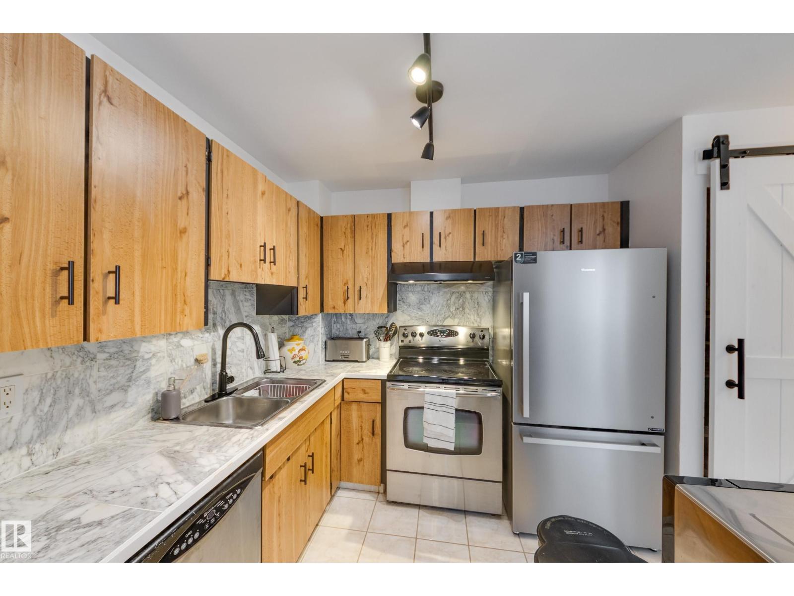 Photo 8 of 1522 69 St Nw, Edmonton AB
