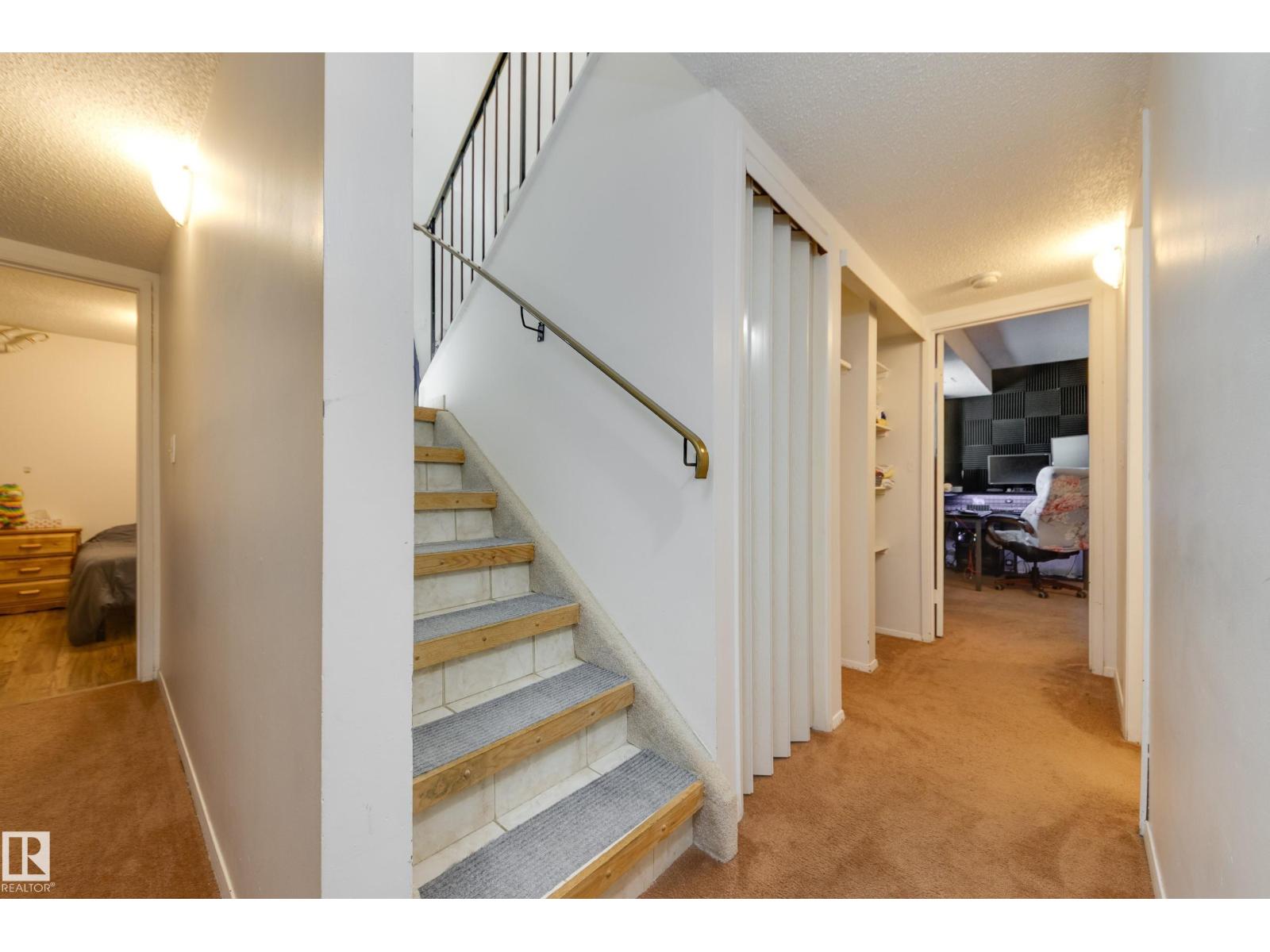 Photo 5 of 1522 69 St Nw, Edmonton AB