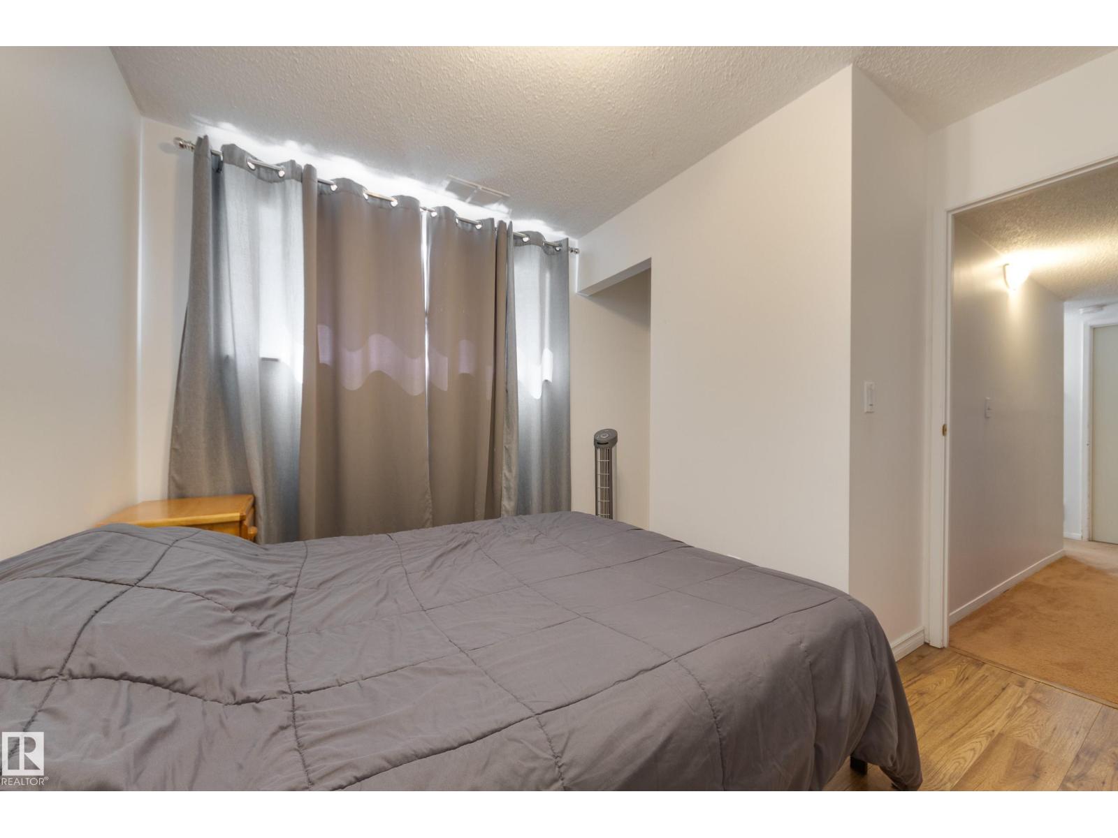 Photo 13 of 1522 69 St Nw, Edmonton AB