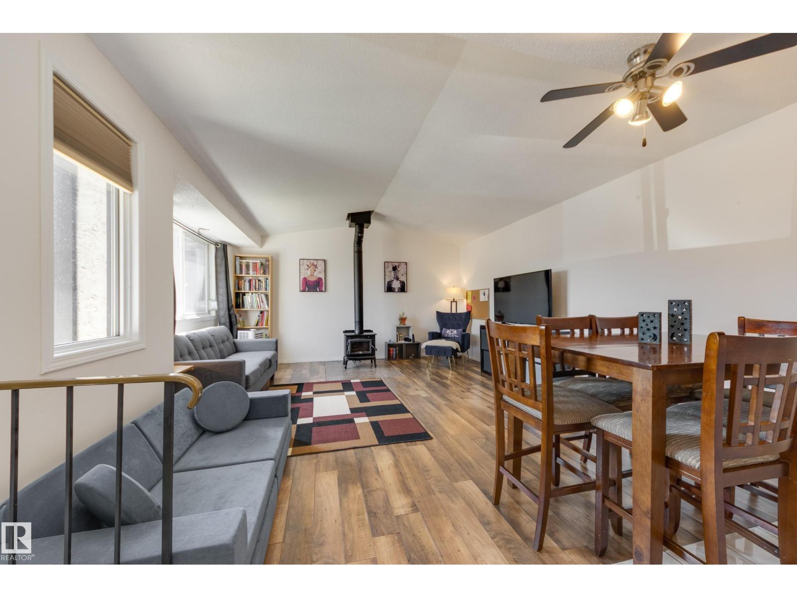 Photo 2 of 1522 69 St Nw, Edmonton AB