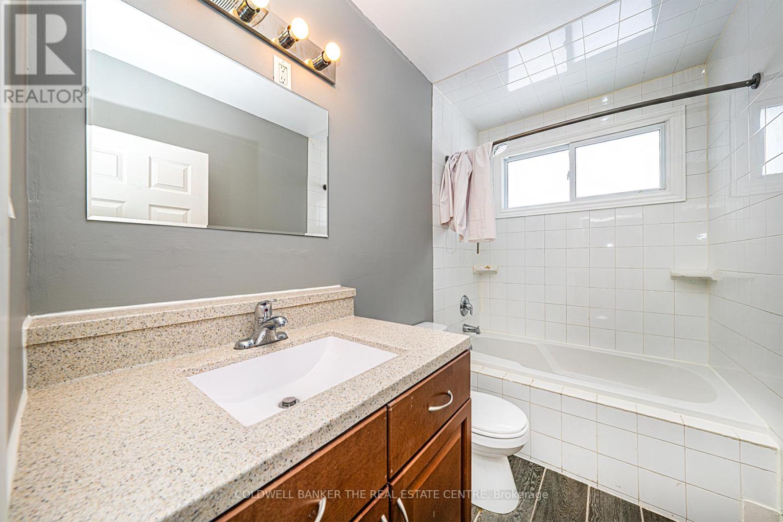 Photo 15 of 920 Lake Drive, Georgina ON