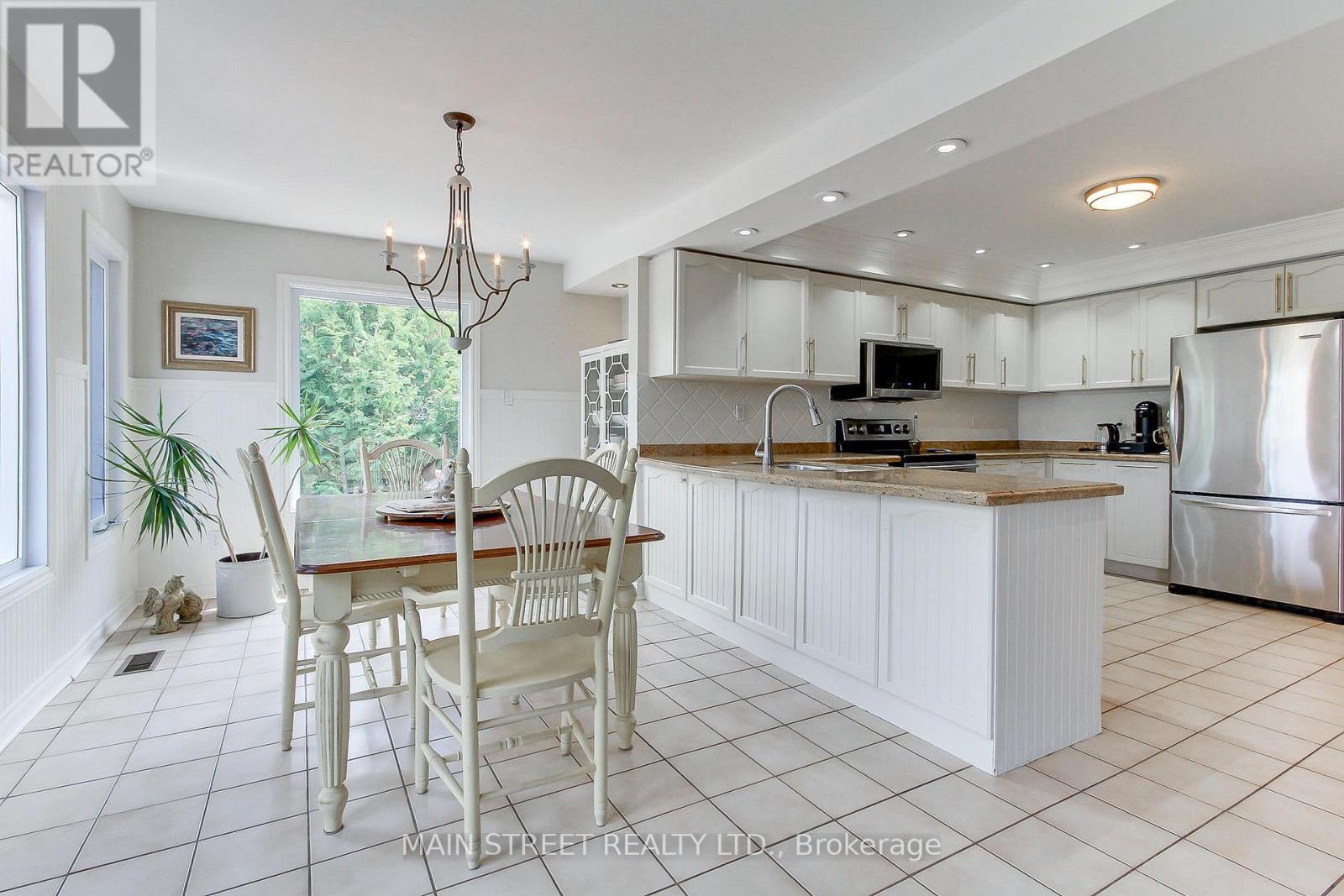 Photo 19 of 2 Bombay Court, Richmond Hill ON