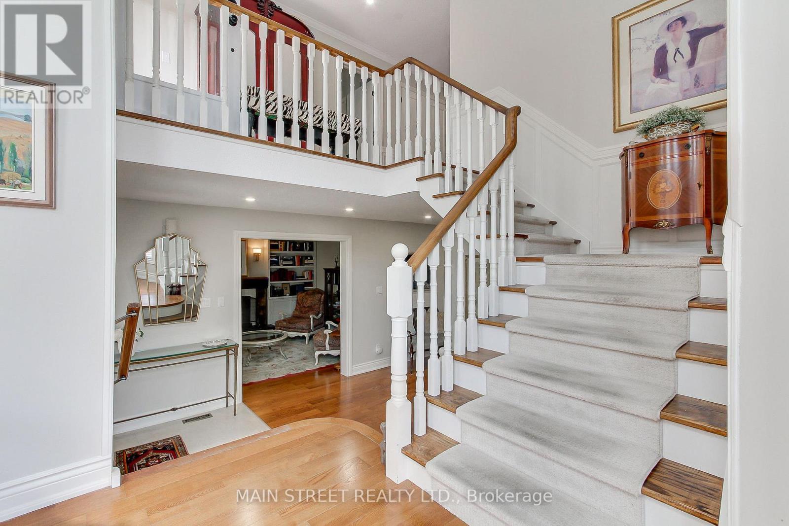 Photo 14 of 2 Bombay Court, Richmond Hill ON