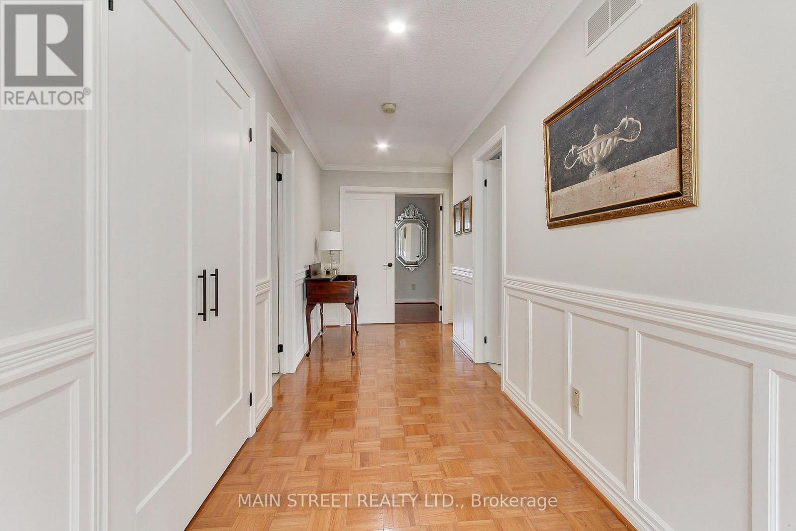 Photo 22 of 2 Bombay Court, Richmond Hill ON
