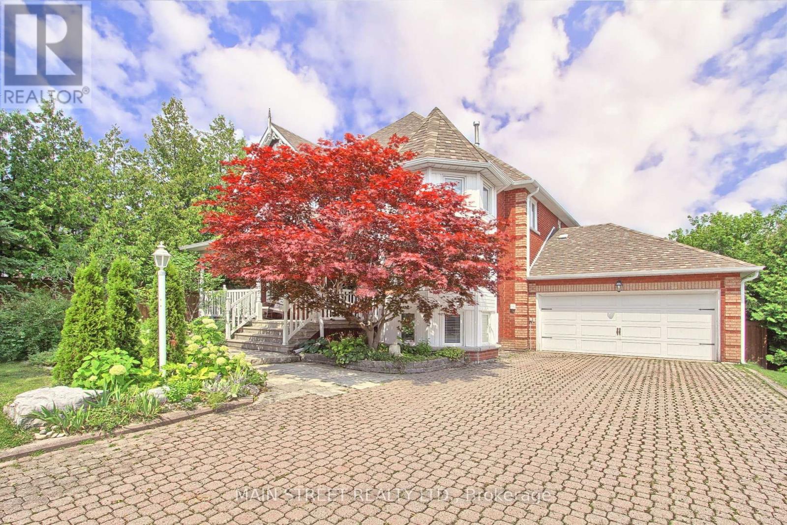 Photo 11 of 2 Bombay Court, Richmond Hill ON