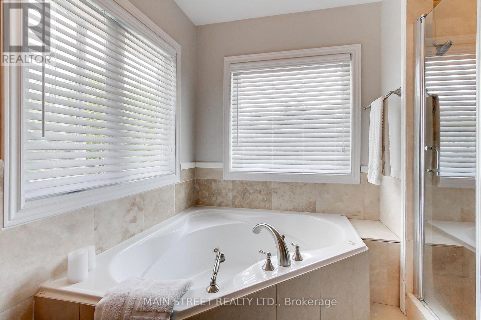 Photo 31 of 2 Bombay Court, Richmond Hill ON