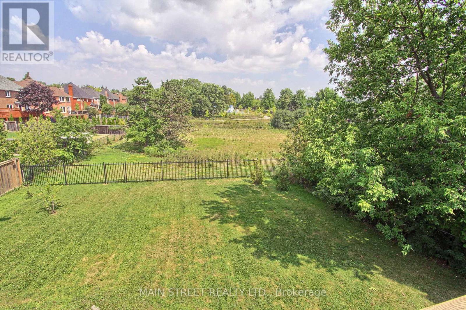 Photo 2 of 2 Bombay Court, Richmond Hill ON