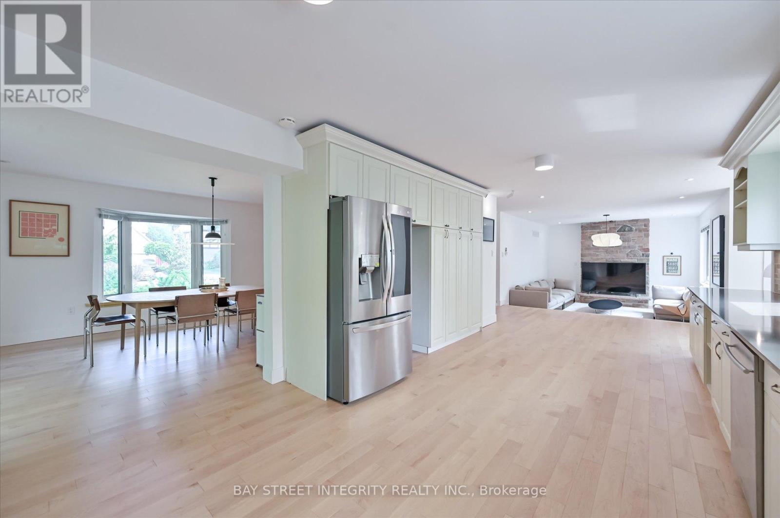 Photo 18 of 197 Garden Avenue, Richmond Hill ON