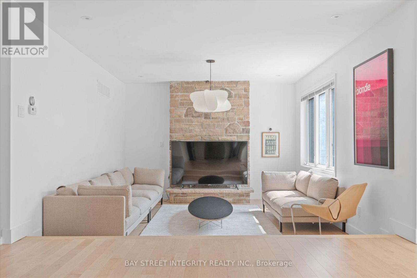 Photo 39 of 197 Garden Avenue, Richmond Hill ON