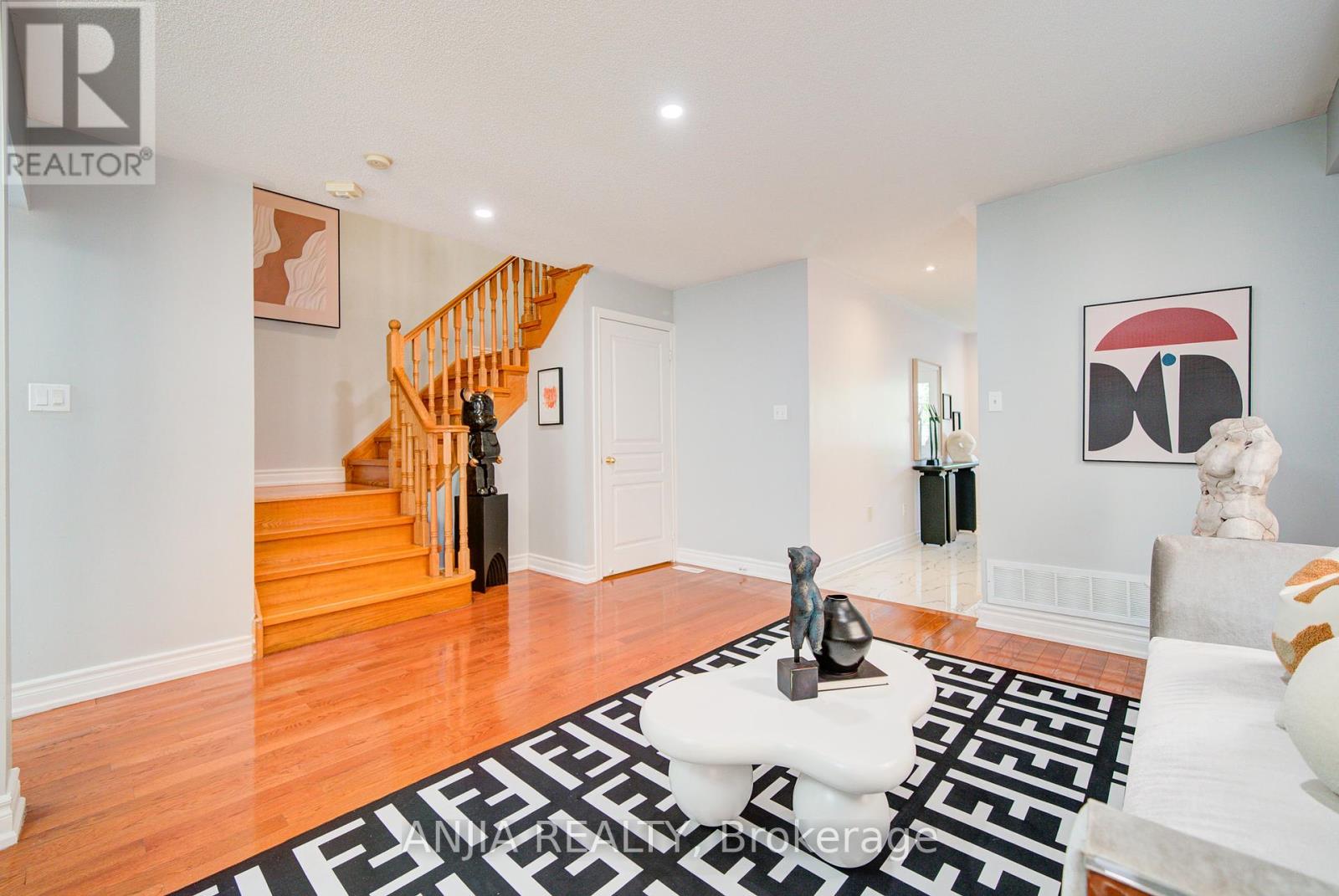 Photo 10 of 111 Viscount Drive, Markham ON