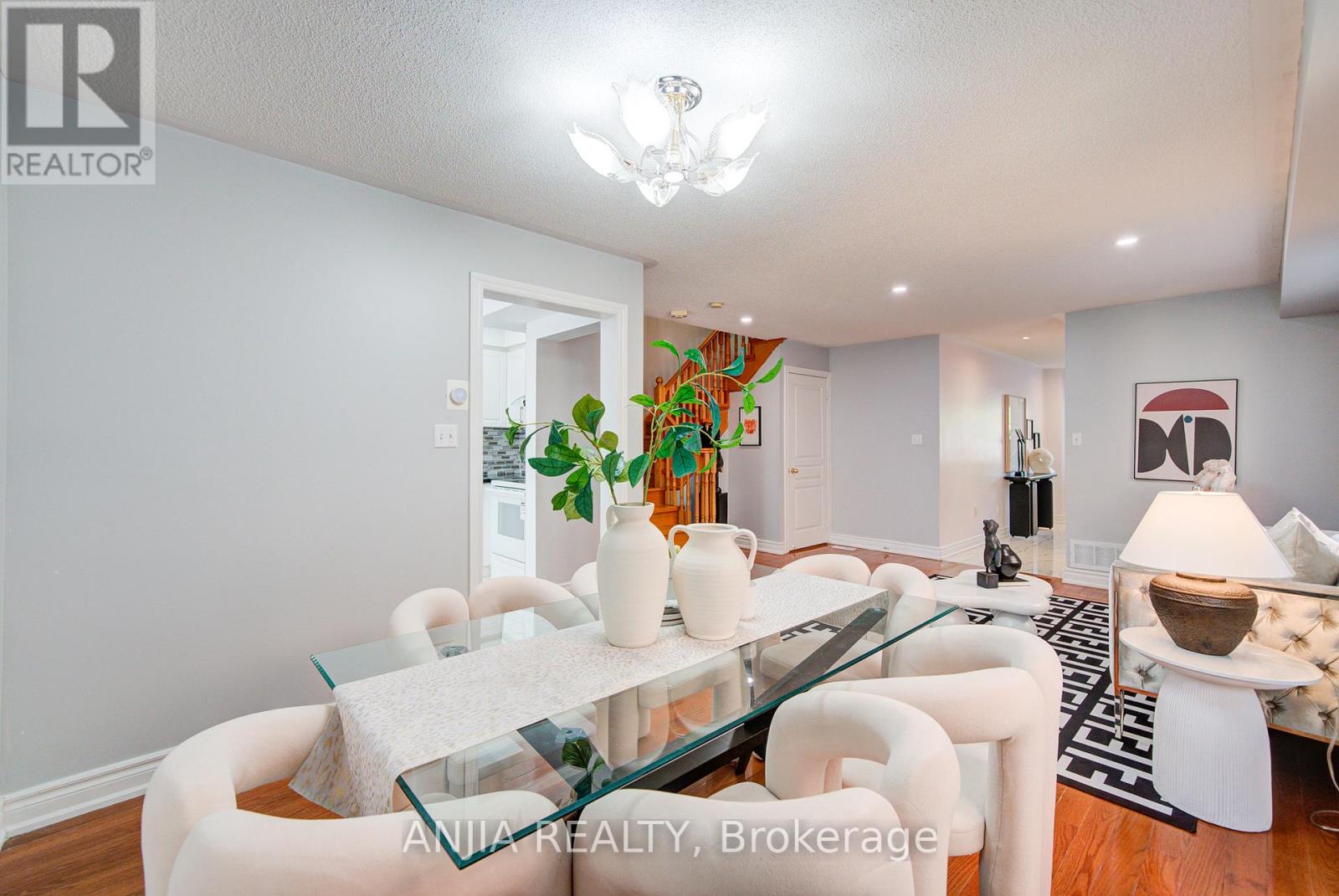 Photo 13 of 111 Viscount Drive, Markham ON