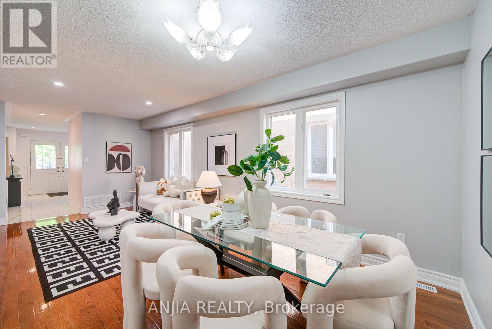 Photo 14 of 111 Viscount Drive, Markham ON