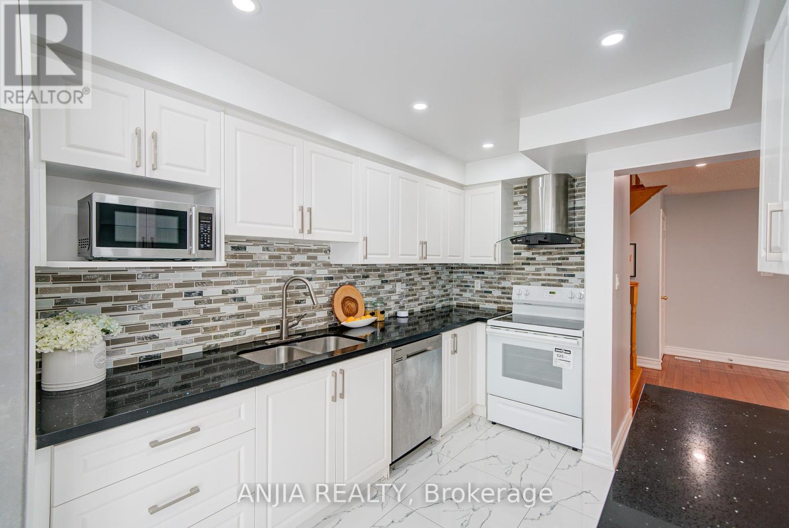 Photo 15 of 111 Viscount Drive, Markham ON